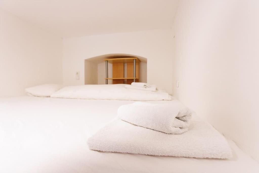 Urban Capsule Apartment - Near Mariahilfer Strasse เวียนนา ภายนอก รูปภาพ